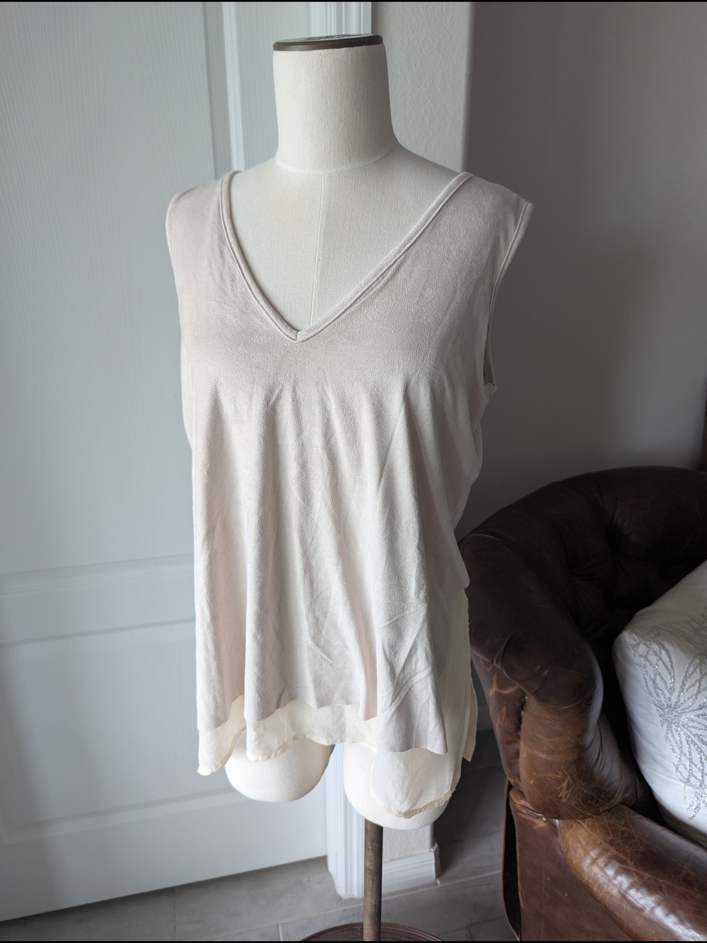 cha cha vente Light Beige V-Neck Sleeveless Tank